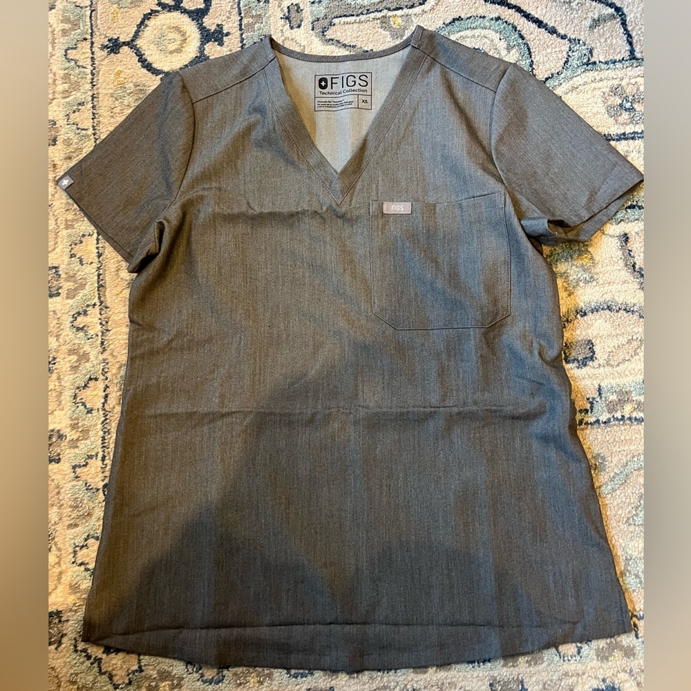 FIGS/ color:gray/ size:xs